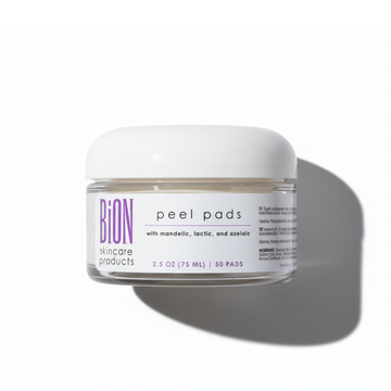 BiON Skincare Peel Pads kuorintalaput, luonnollinen kuorinta ja ihon uudistaminen, näkyvissä kuorintalappujen paketti.